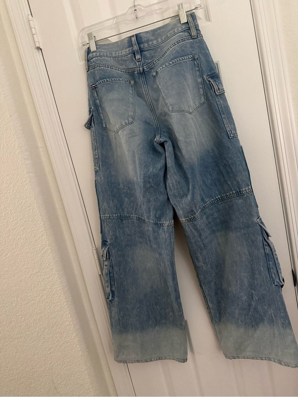 Alice + Olivia Light Wash Cargo Wide-Leg Jeans - Picture 5 of 5